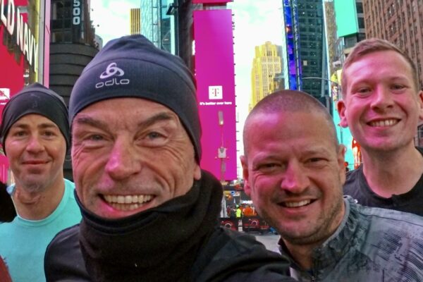 Gregor Jaeger auf dem Time Square vor dem 5k Lauf November 2025