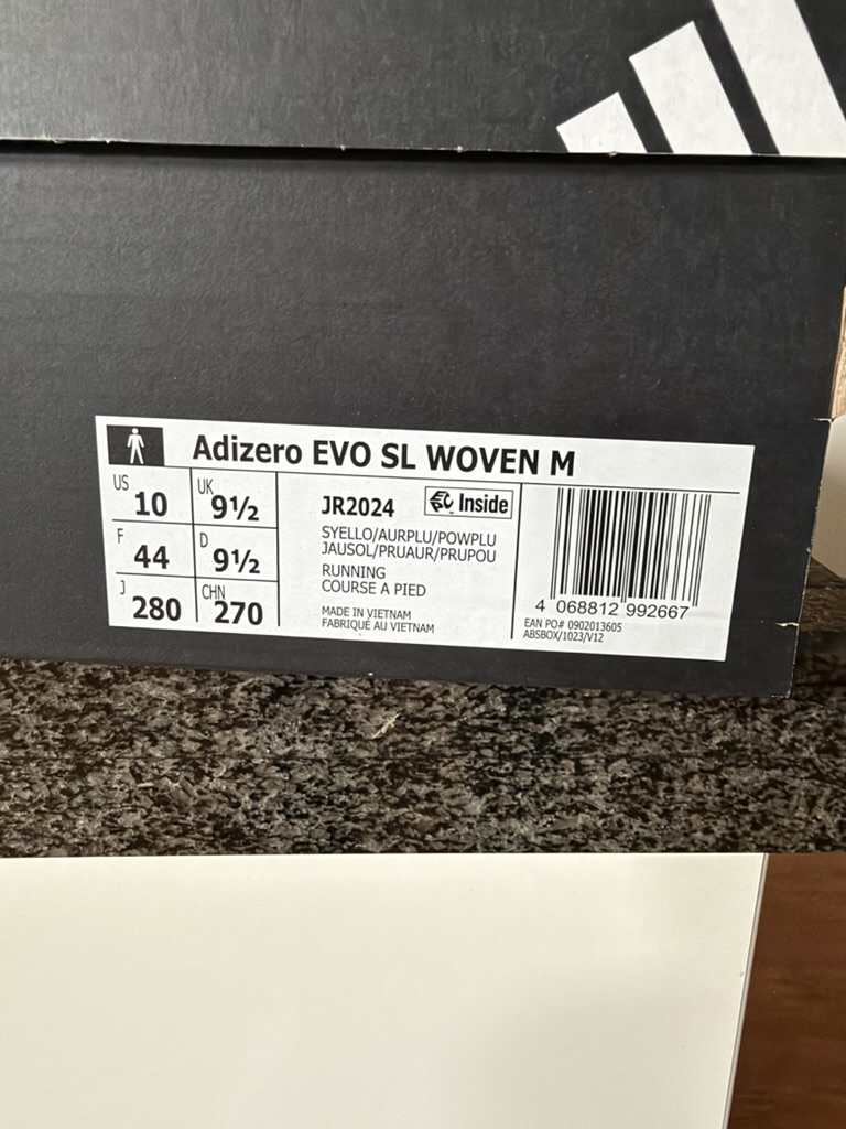 Etikett des adidas Adizero EVO SL Woven M, Produktcode JR2024, Größe EU 44